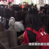 教育新闻：河南郑州第七中学高三学生考场式食堂就餐