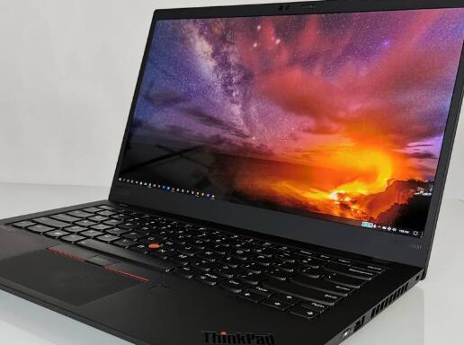 联想ThinkPadX1Carbon4K的整体重量和尺寸是最好的