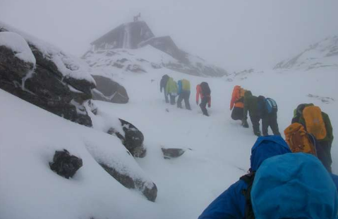 阿尔卑斯山的塑料降雪